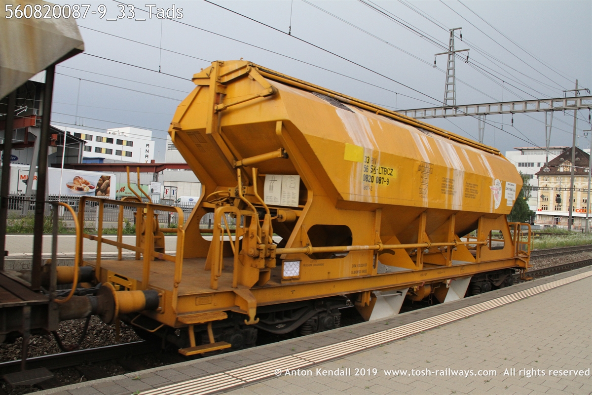 560820087-9_33_Tads.JPG